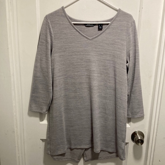 Land’s End Top - Picture 2 of 11